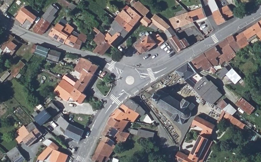 Vue aérienne du Rond-point anonyme n°651071582