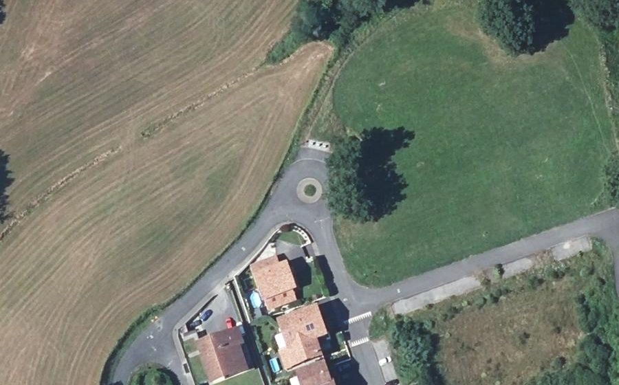 Vue aérienne du Rond-point anonyme n°651480608