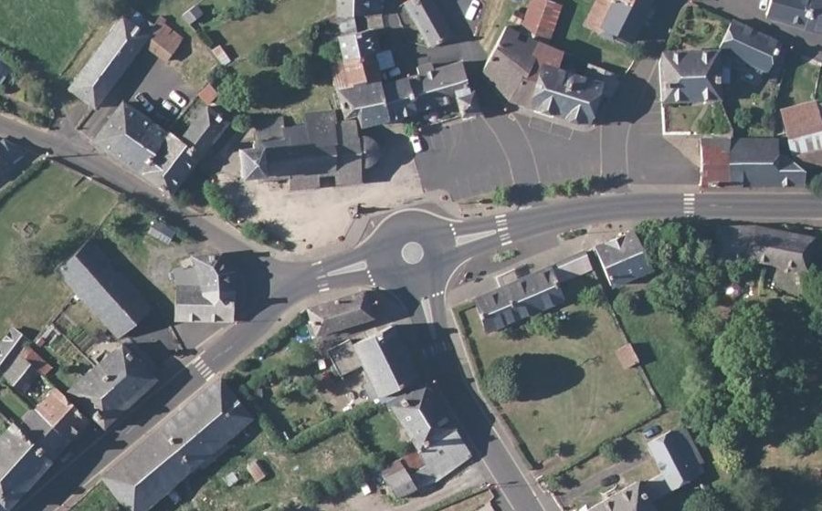 Vue aérienne du Rond-point anonyme n°651670273