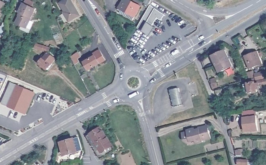 Vue aérienne du Rond-point anonyme n°651704571