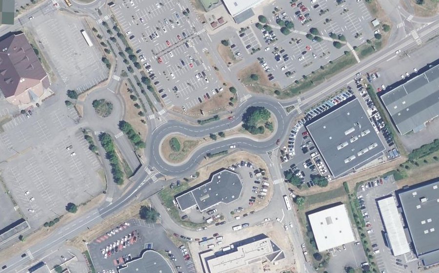 Vue aérienne du Rond-point anonyme n°651704597