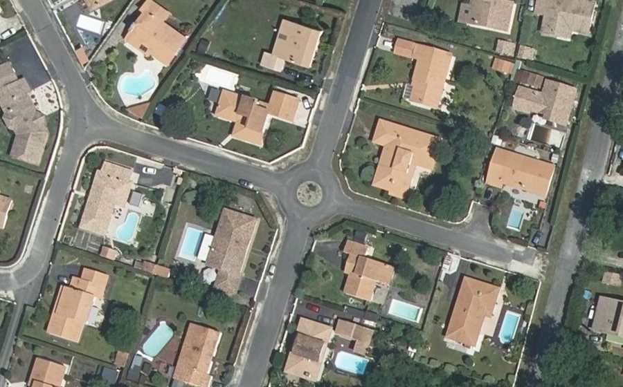 Vue aérienne du Rond-point anonyme n°651736295