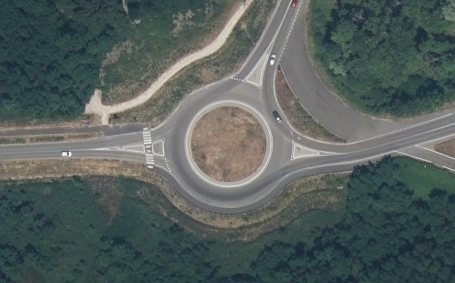Vue aérienne du Rond-point anonyme n°651991343