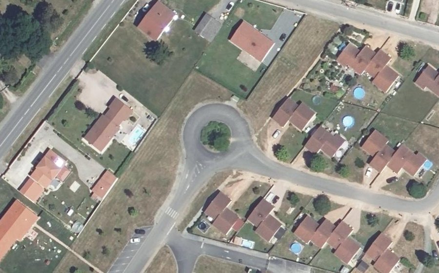 Vue aérienne du Rond-point anonyme n°65204644