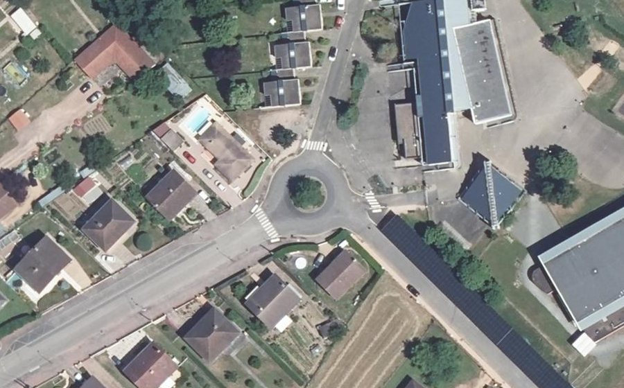 Vue aérienne du Rond-point anonyme n°65204721