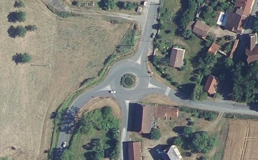 Vue aérienne du Rond-point anonyme n°65204730