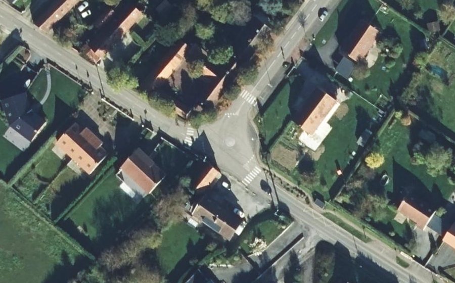 Vue aérienne du Rond-point anonyme n°652125305