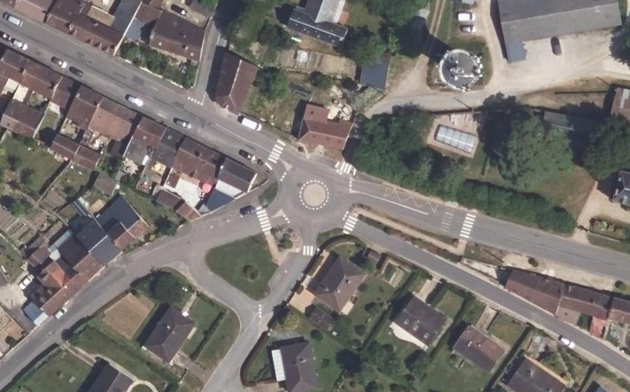 Vue aérienne du Rond-point anonyme n°652292307