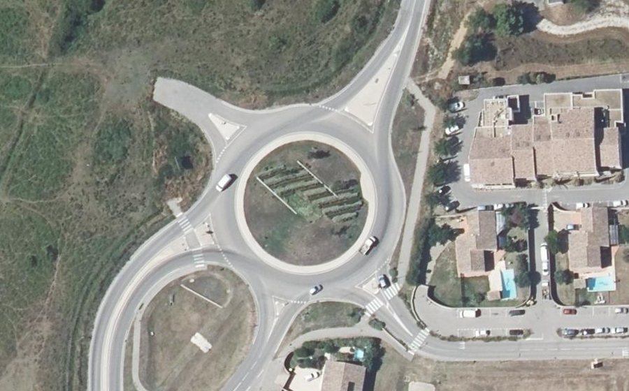 Vue aérienne du Rond-point anonyme n°652297907