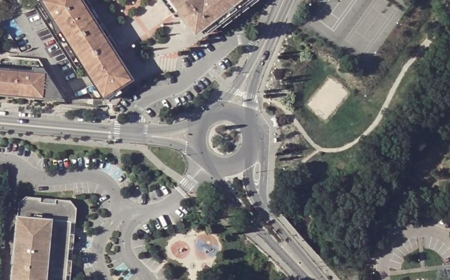 Vue aérienne du Rond-point anonyme n°652392496