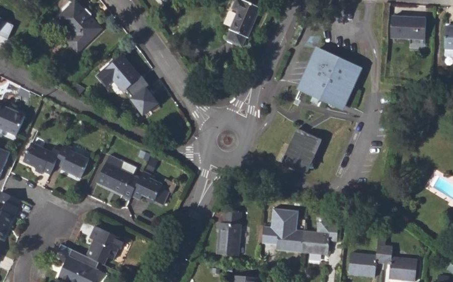 Vue aérienne du Rond-point anonyme n°65259388