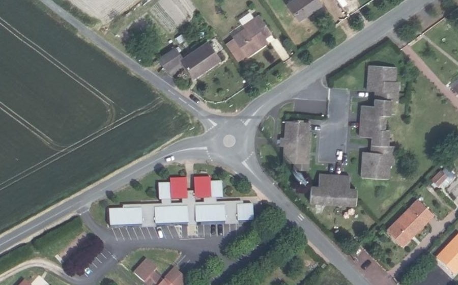 Vue aérienne du Rond-point anonyme n°652883586