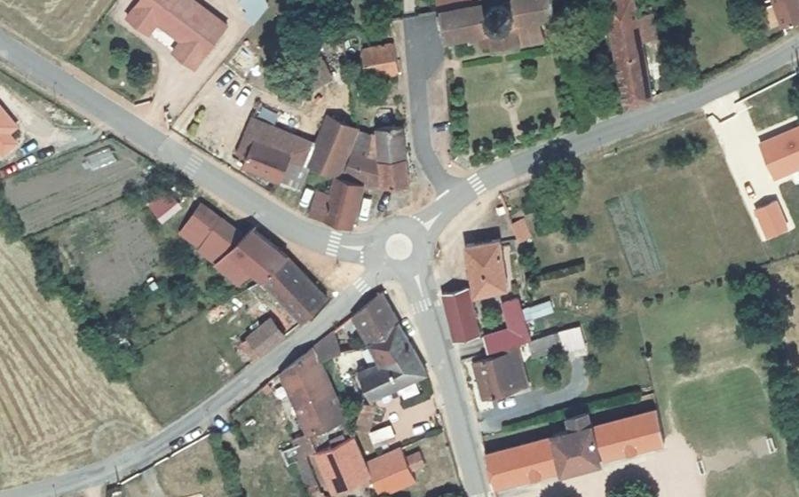 Vue aérienne du Rond-point anonyme n°652900273