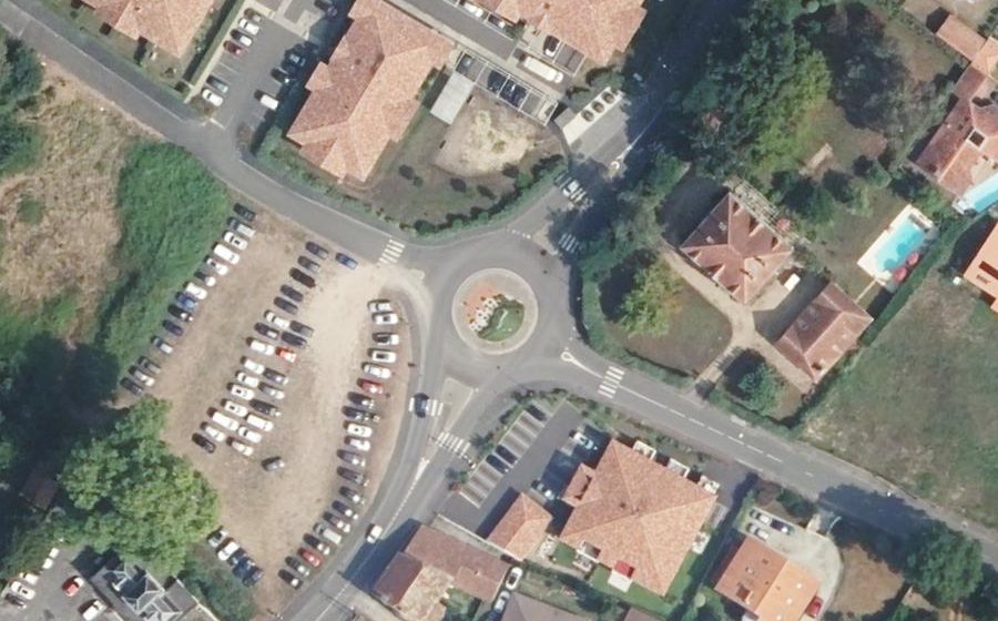 Vue aérienne du Rond-point anonyme n°652901814