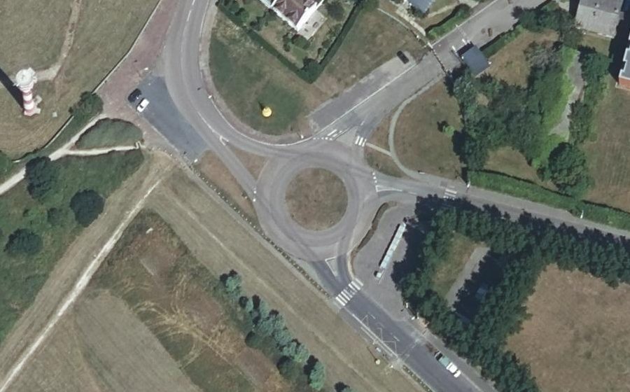 Vue aérienne du Rond-point anonyme n°653198905