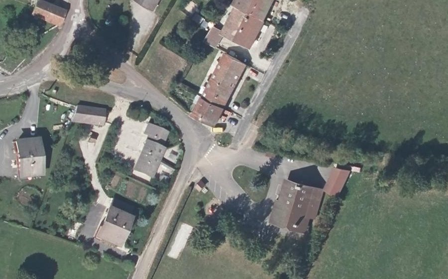 Vue aérienne du Rond-point anonyme n°653391818