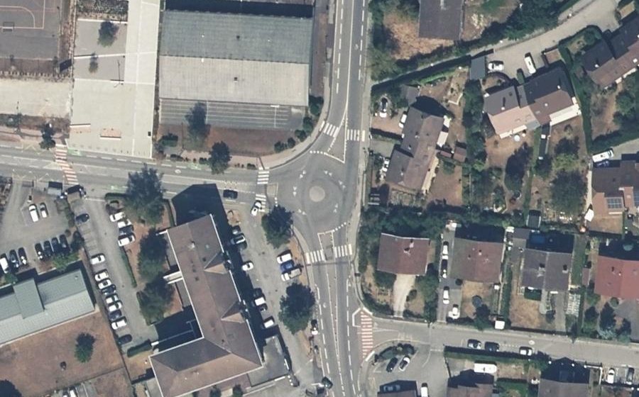 Vue aérienne du Rond-point anonyme n°653472252