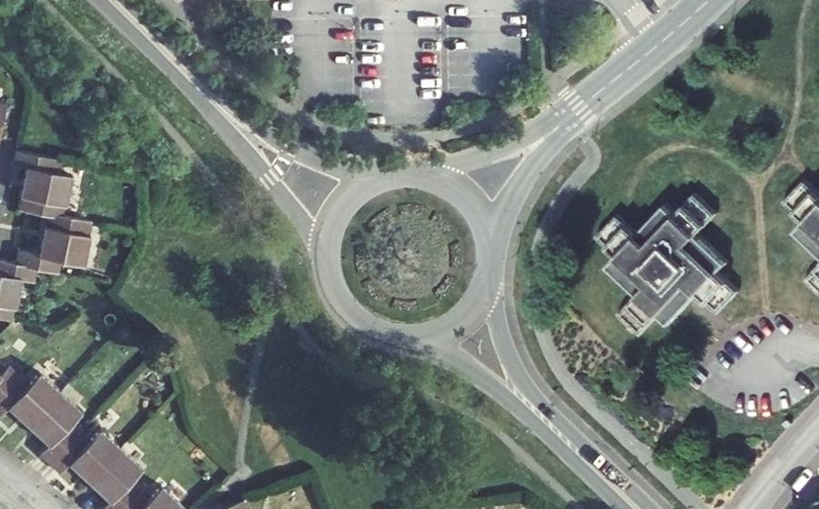 Vue aérienne du Rond-point anonyme n°653542487