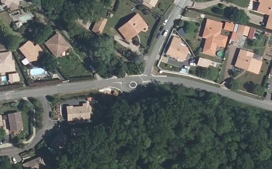 Vue aérienne du Rond-point anonyme n°653646365