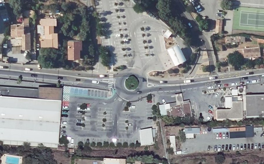 Vue aérienne du Rond-point anonyme n°653693956