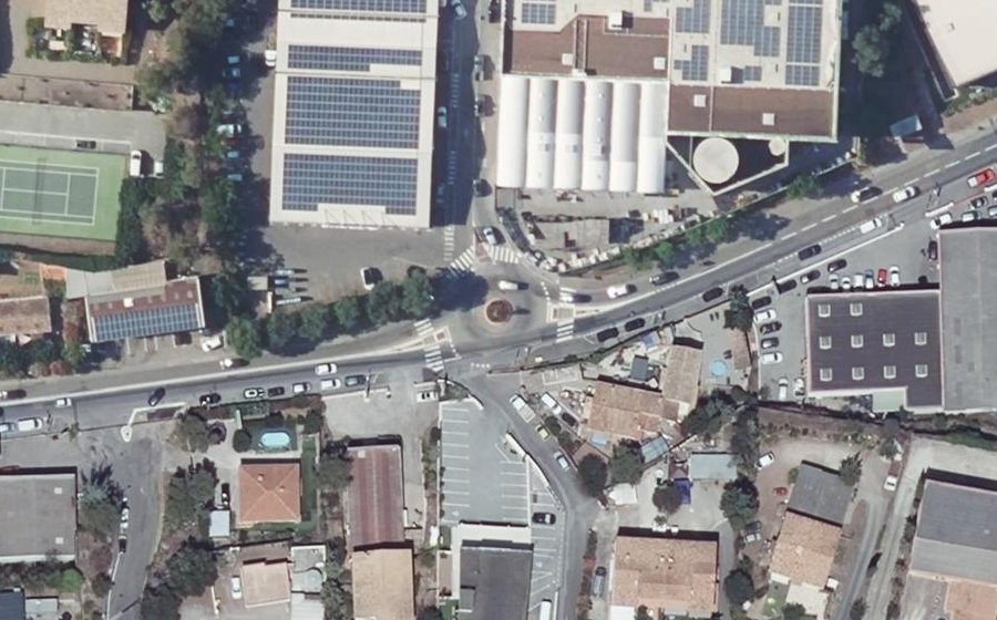 Vue aérienne du Rond-point anonyme n°653693957