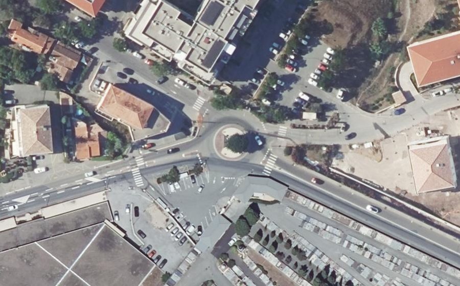 Vue aérienne du Rond-point anonyme n°653693959