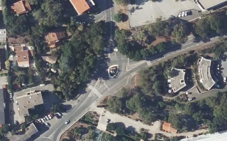 Vue aérienne du Rond-point anonyme n°653694047