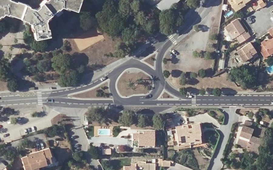 Vue aérienne du Rond-point anonyme n°653694391