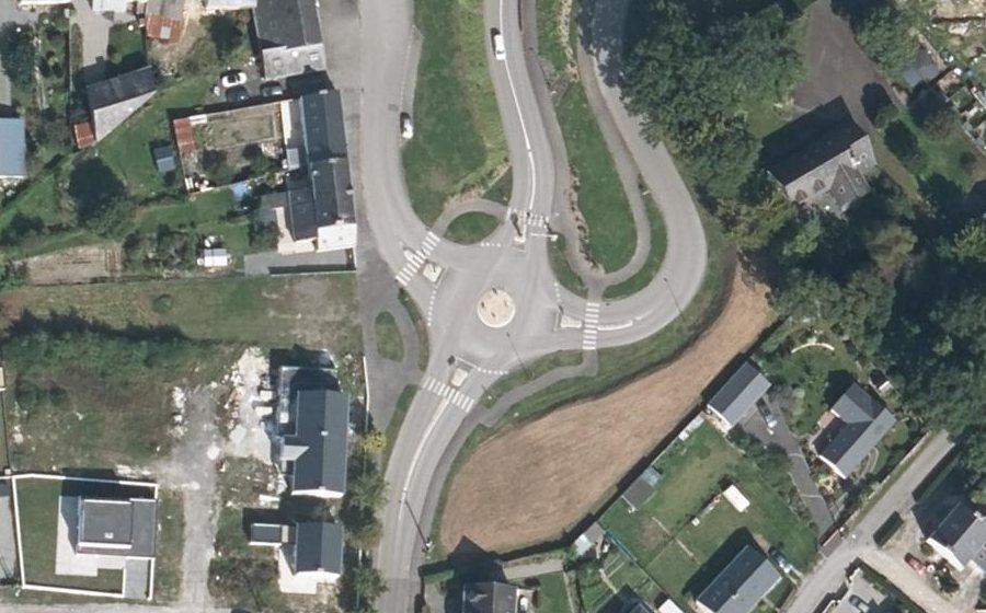 Vue aérienne du Rond-point anonyme n°653710171