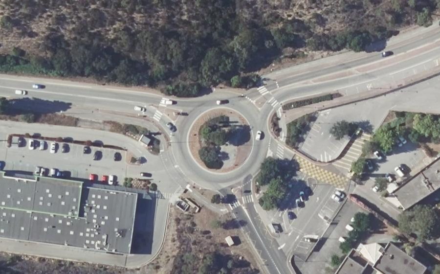 Vue aérienne du Rond-point anonyme n°653718727