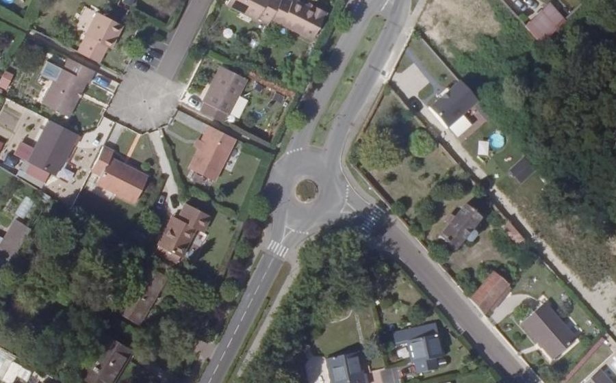 Vue aérienne du Rond-point anonyme n°65372240