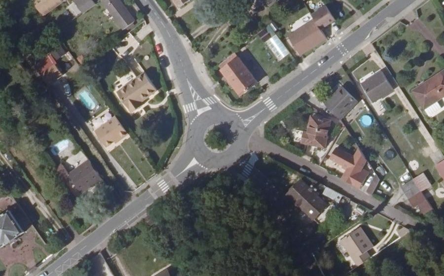 Vue aérienne du Rond-point anonyme n°65372543