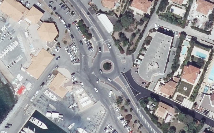 Vue aérienne du Rond-point anonyme n°653767827