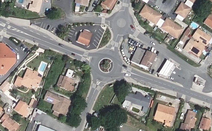 Vue aérienne du Rond-point anonyme n°654001086
