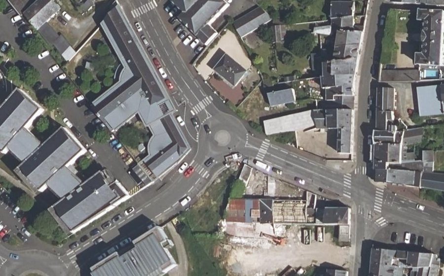 Vue aérienne du Rond-point anonyme n°654203975