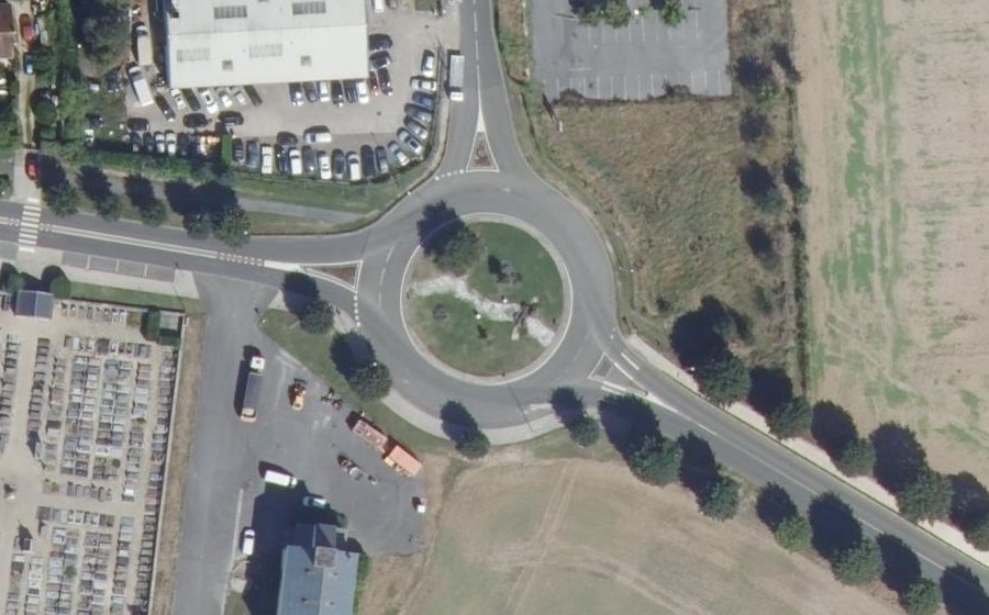 Vue aérienne du Rond-point anonyme n°65427715