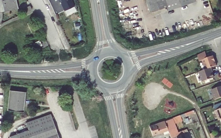 Vue aérienne du Rond-point anonyme n°654301146
