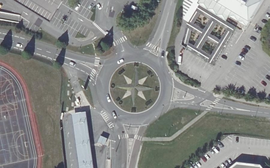 Vue aérienne du Rond-point anonyme n°65444108