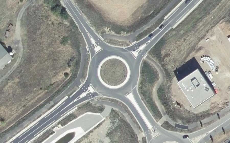 Vue aérienne du Rond-point anonyme n°654738523