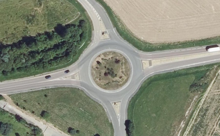 Vue aérienne du Rond-point anonyme n°65491938