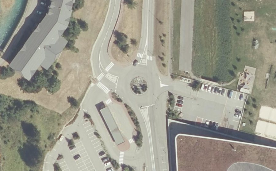 Vue aérienne du Rond-point anonyme n°655035739