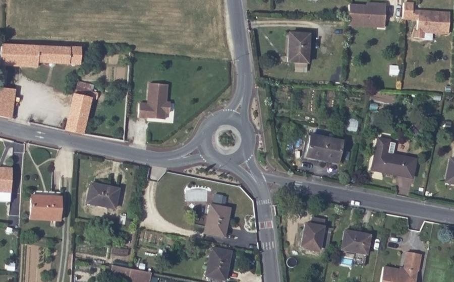 Vue aérienne du Rond-point anonyme n°655152539