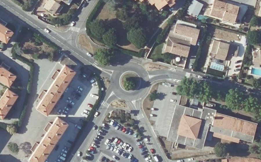 Vue aérienne du Rond-point anonyme n°655231351