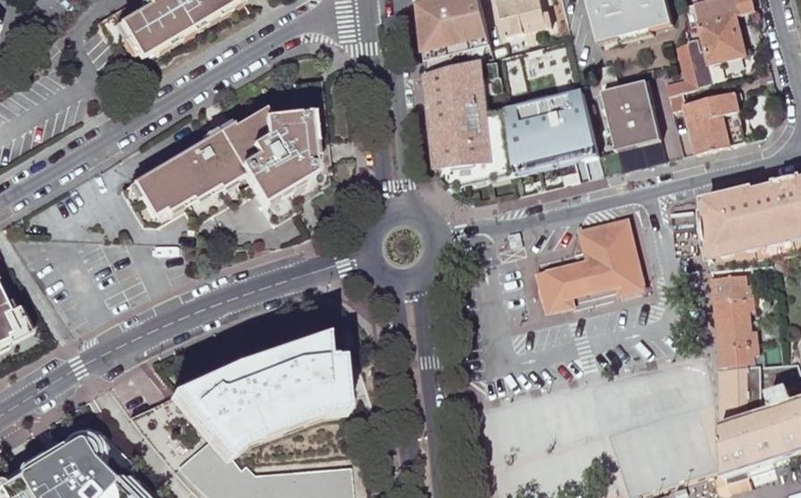 Vue aérienne du Rond-point anonyme n°655329596