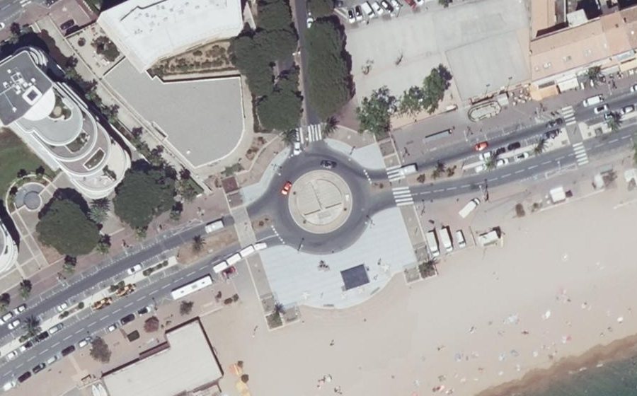 Vue aérienne du Rond-point anonyme n°655332669