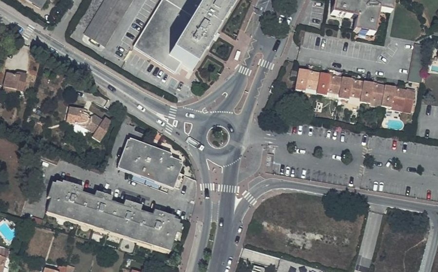 Vue aérienne du Rond-point anonyme n°655591194
