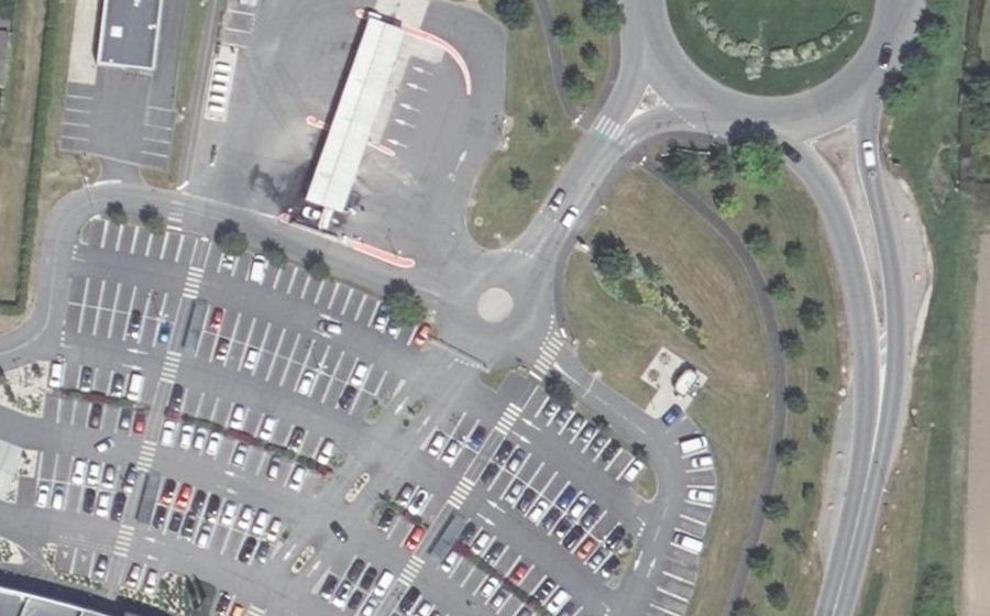 Vue aérienne du Rond-point anonyme n°655710637