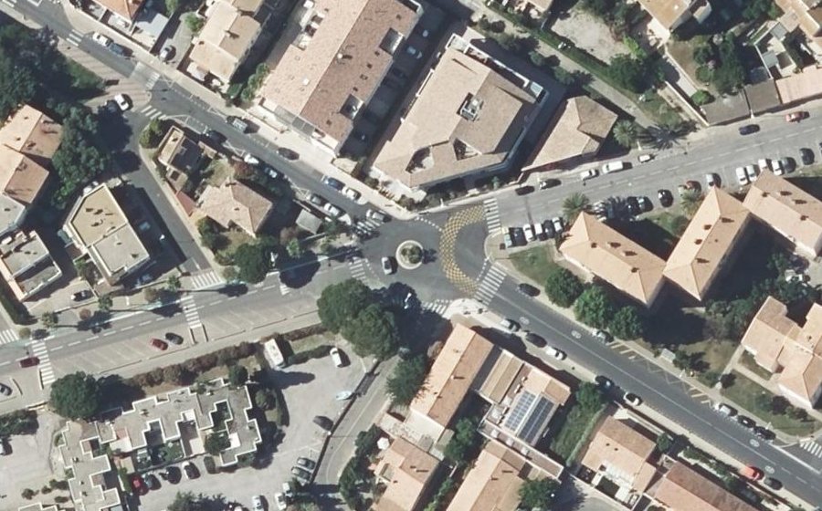 Vue aérienne du Rond-point anonyme n°655910479