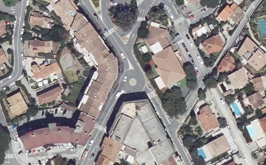 Vue aérienne du Rond-point anonyme n°656012440