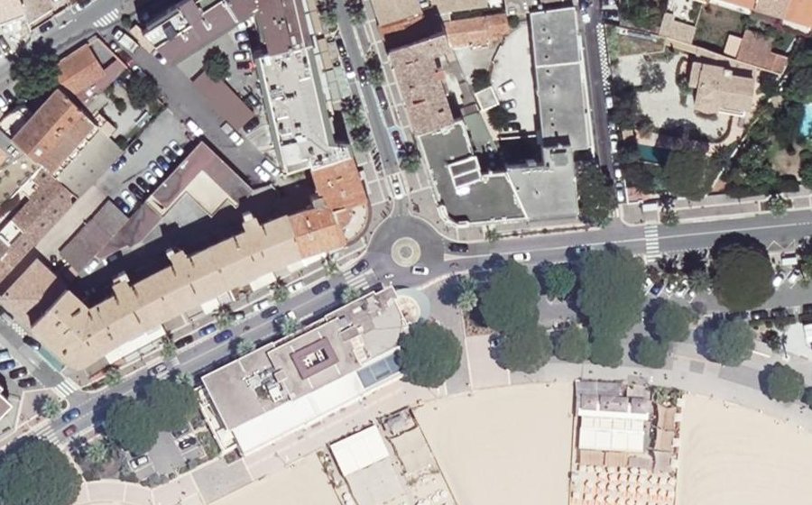 Vue aérienne du Rond-point anonyme n°656025879